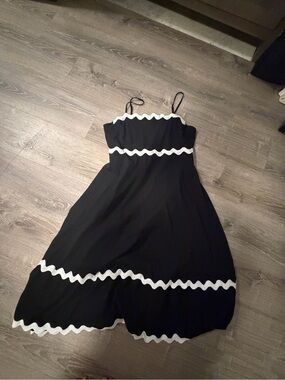 Black & white maxi dress